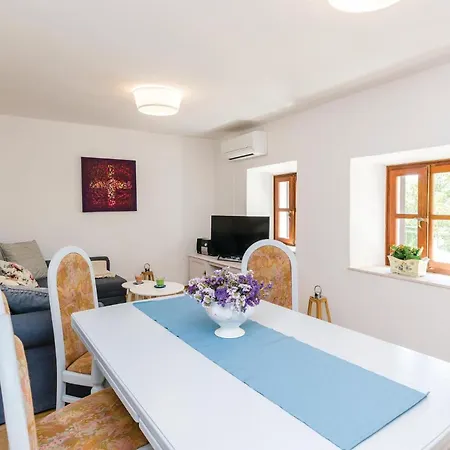 Two-bedroom In Prázdninový dům Oslje