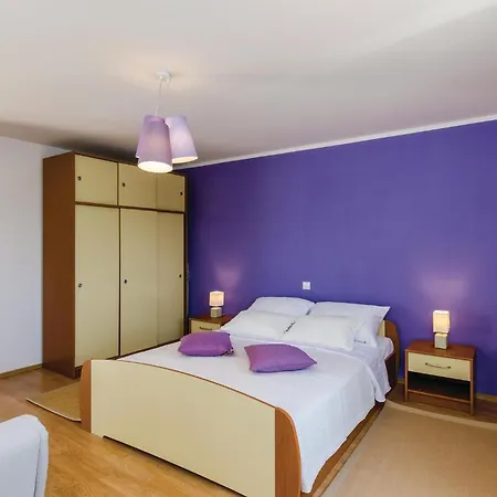 Two-bedroom In Vakantiehuis Oslje